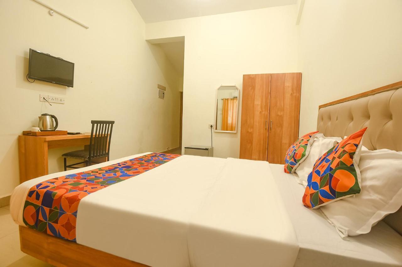 Fabexpress De Classio With Pool - Nr Candolim Beach Hotel Ngoại thất bức ảnh